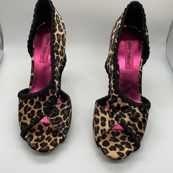 Betsey Johnson Leopard print heels - Picture 2 of 11